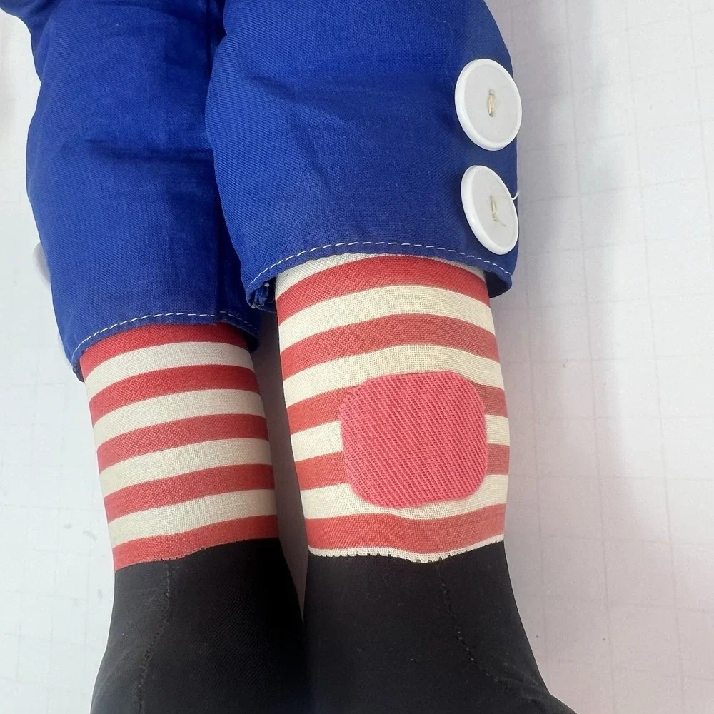 Knickerbocker away these